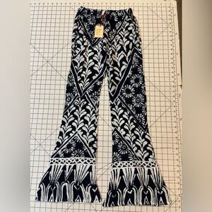 NWT Anthropologie Raga Women’s XS Blue/White Printed Flare Pants